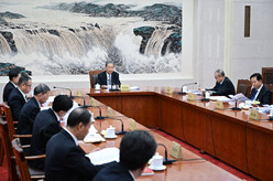 十四届全国人大常委会举行第三十三次委员长会议