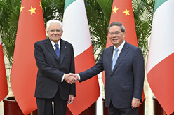李强会见意大利总统
