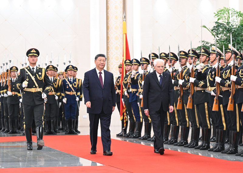 习近平举行仪式欢迎意大利总统访华