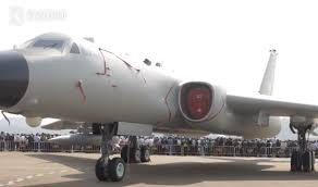 轰-6K轰炸机携新型空射弹道导弹亮相