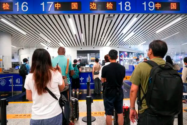 广州白云机场口岸进出境旅客同比增长近九成