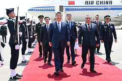 习近平抵达利马出席亚太经合组织第三十一次领导人非正式会议并对秘鲁进行国事访问