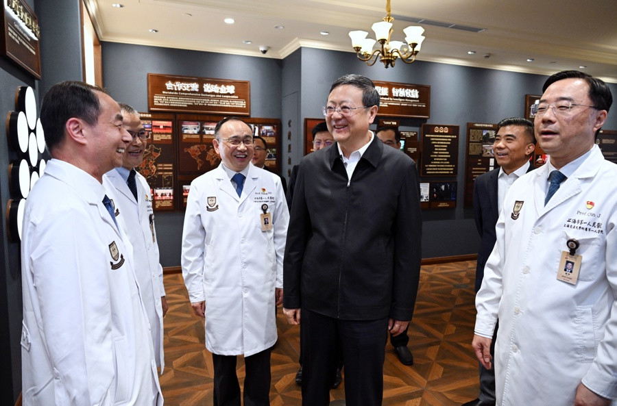 陈吉宁在市一医院、仁济医院调研
