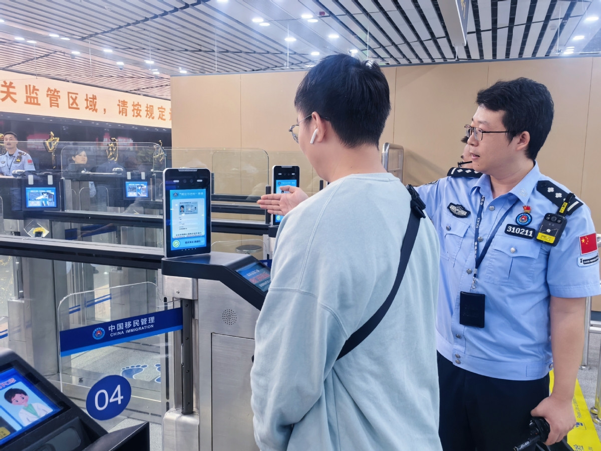 港澳通关再提速 全国首批“免出示证件”通道上线试运行