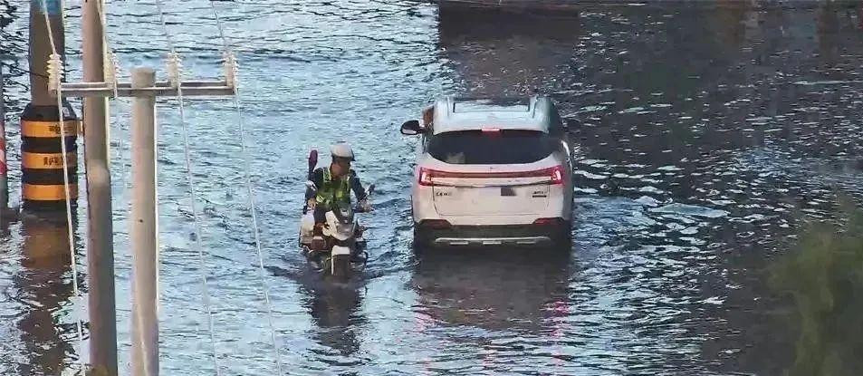 广东 海水倒灌 部分街道积水严重