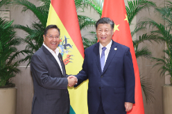 习近平会见玻利维亚总统