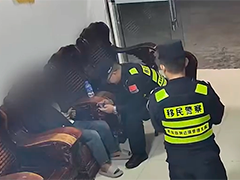 西双版纳 上班陪孩子打游戏 机智民警获好评