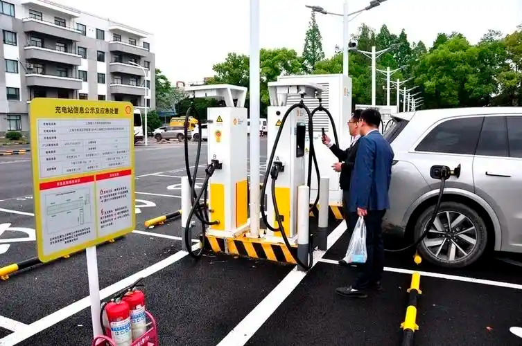 前十月我国充电基础设施同比增长近两成