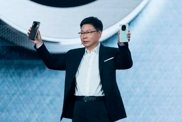 搭载原生鸿蒙操作系统 华为Mate70系列正式发布