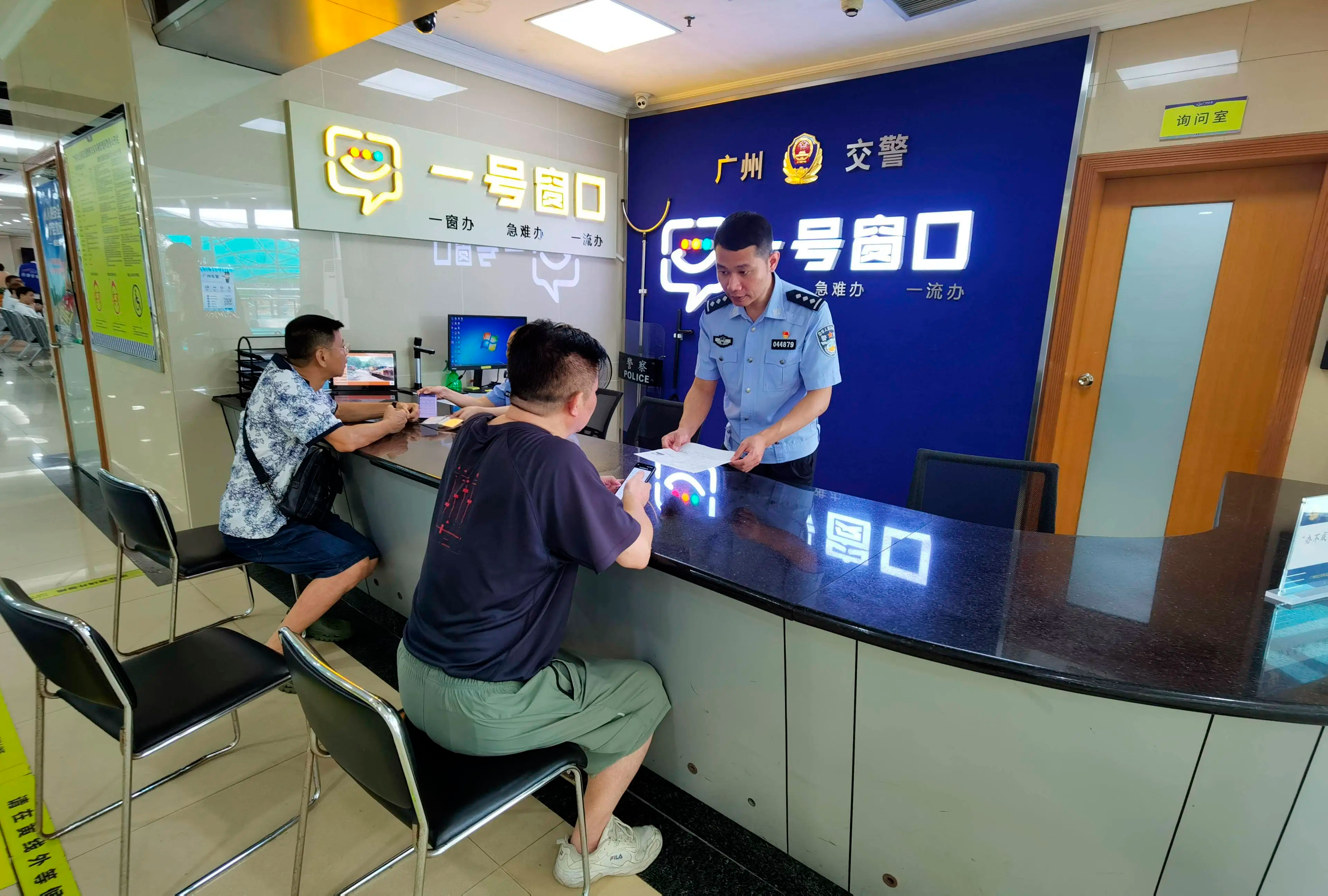 今起全国机动车所有人均可申领电子行驶证