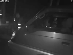 一辆小客车挤了18人 警方查获严重超员违法行为