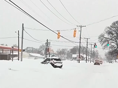 美国暴风雪来袭 东北部多地进入紧急状态