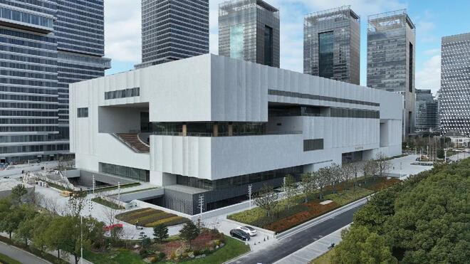 上海博物馆东馆全面建成开放 展出文物超1.5万件