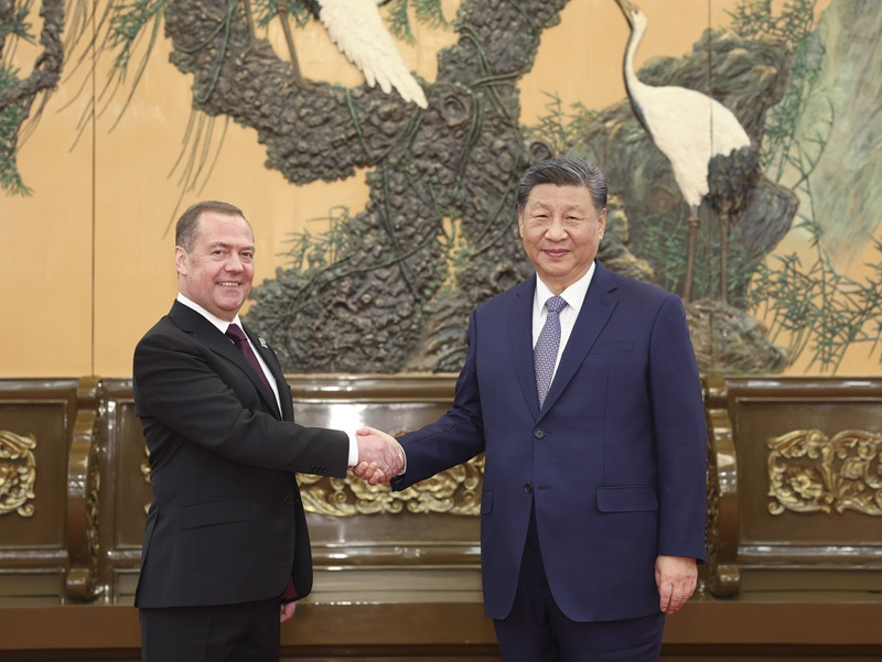 习近平会见俄罗斯统一俄罗斯党主席