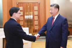 习近平会见李家超