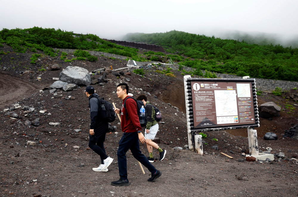 登山费翻一番 日本山梨县拟强化富士山登山管理