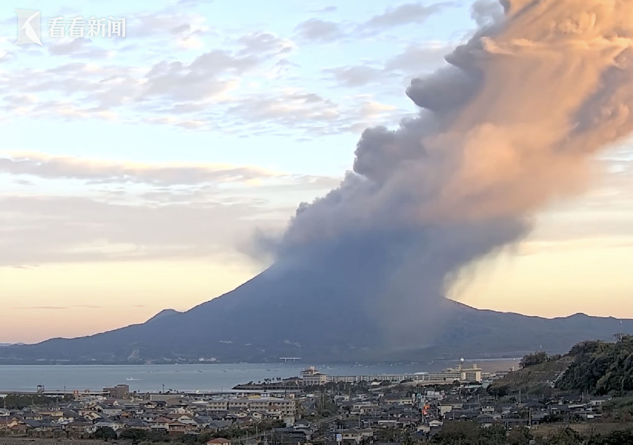 日本鹿儿岛县樱岛火山剧烈喷发 烟柱高达3400米