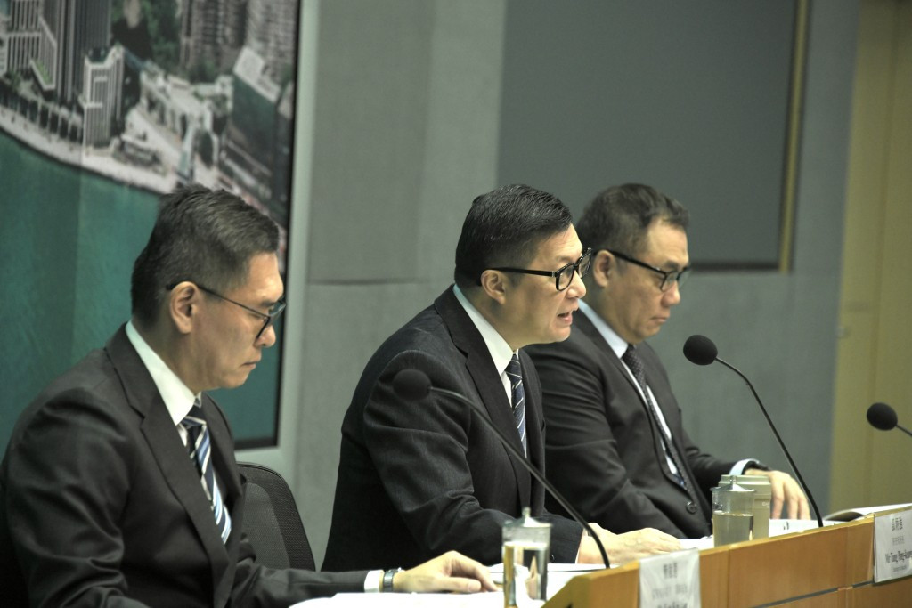 香港警方对13名外逃反中乱港分子采取执法行动
