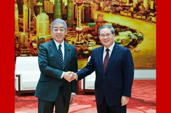 李强会见日本外相