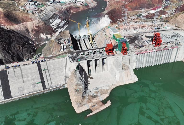 玛尔挡水电站全部投产发电 平均每日发电量达2000万度