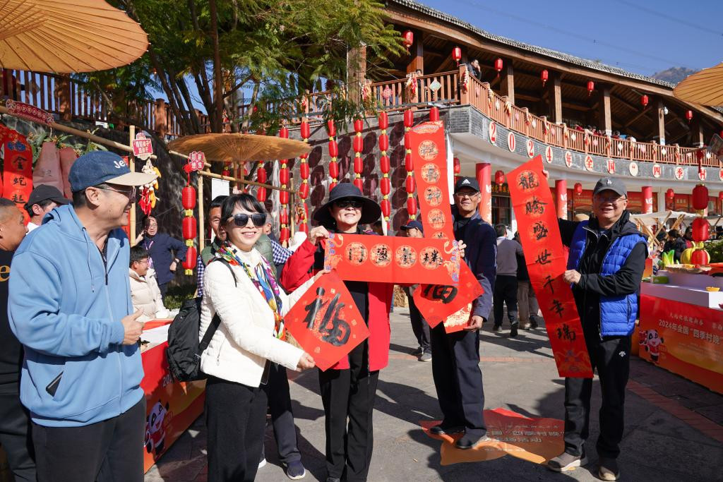 各地装扮一新 多彩活动迎接新年