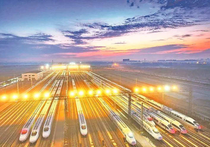 全国铁路今天零时起实行新列车运行图