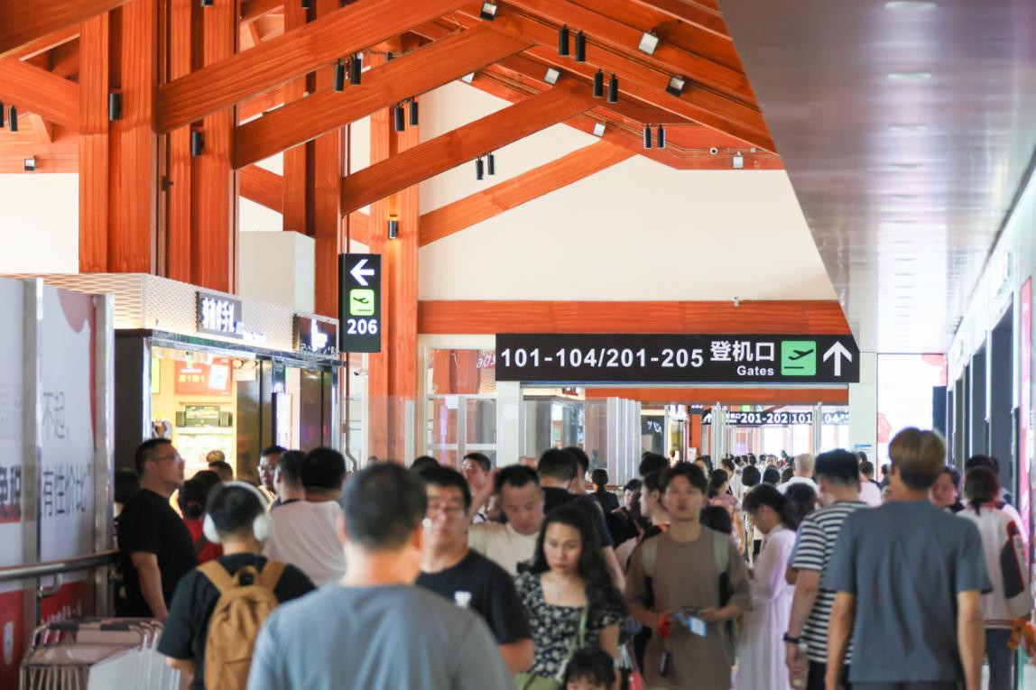 海南三大机场开通70条境外客运航线