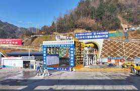 我国最大直径双护盾硬岩掘进机始发