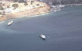 日本一油轮在北海道搁浅后发生燃油泄漏