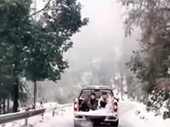 湖南 湘西地区出现降雪 当地持续融冰除雪