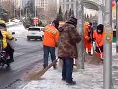 辽宁大连 除雪除冰 保障市民出行