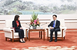 韩正会见英国财政大臣