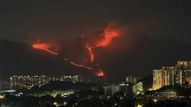燃烧近一天 香港元朗鸿公岭山火昨天下午被扑灭