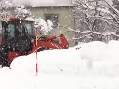 日本多地普降大雪 青森县积雪厚度一度达3.7米