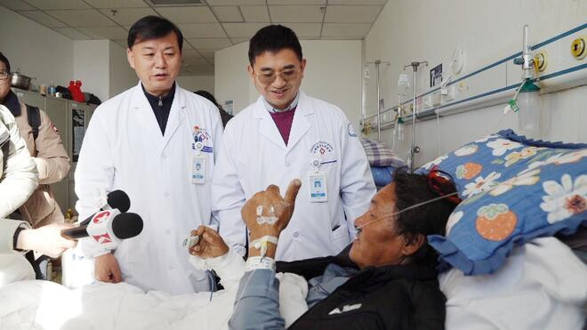 抗震救灾工作加紧进行 全力保障受灾群众生活