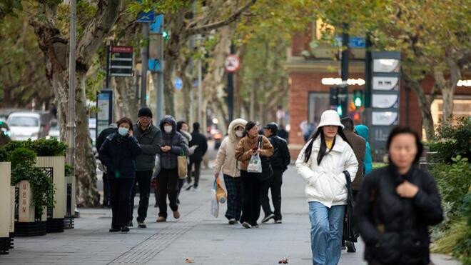 上海今年首场寒潮来袭 今明气温大幅下降