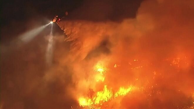 美国加州主要山火仍未得到有效控制 35人下落不明
