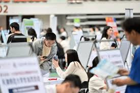 多地放宽应届毕业生认定标准 为毕业生提供更多择业可能性