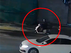 上海 路上撒刀片割电瓶车轮胎 黑心车行老板“重操旧业”被行拘
