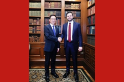 韩正出席美国总统就职典礼