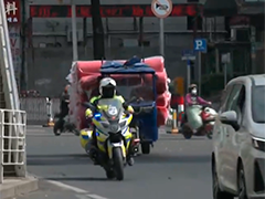 东莞孕妇路上生产 铁骑紧急开道送医院