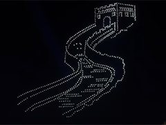 无人机点亮八达岭长城夜空