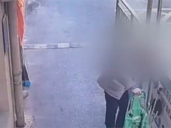老人迷失街头 民警暖心相助