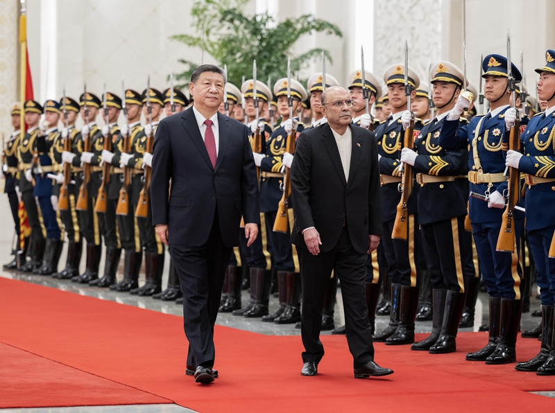 习近平举行仪式欢迎巴基斯坦总统访华