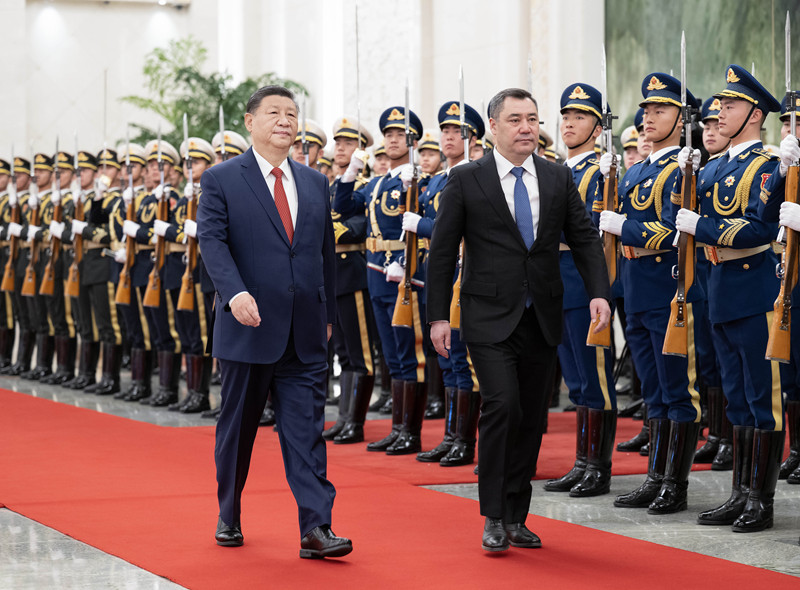 习近平举行仪式欢迎吉尔吉斯斯坦总统访华
