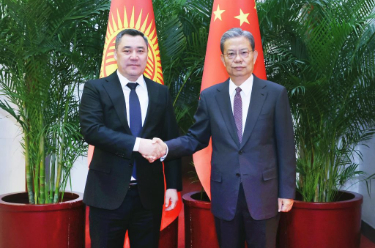 赵乐际分别会见吉尔吉斯斯坦总统、巴基斯坦总统