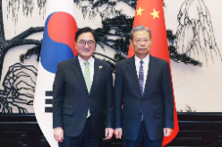 赵乐际同韩国国会议长举行会谈