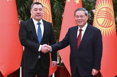 李强会见吉尔吉斯斯坦总统
