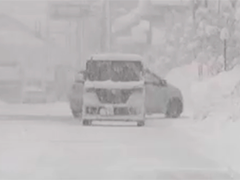 日本强降雪持续 多个航班被取消
