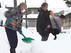 日本降雪持续 多地积雪厚度超3米